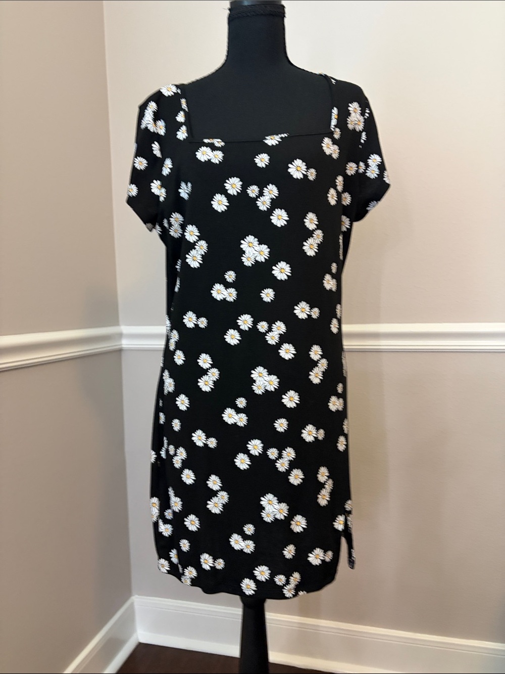 Black Daisy Print Square Neck Women's Dress
